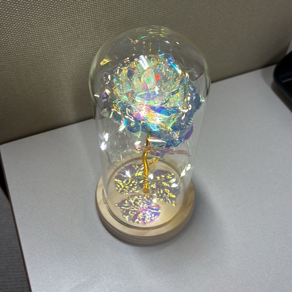 Artificial Gold Foil Rose Flower LED Light String in Glass Dome On Wooden Base - Picture 2 of 5
